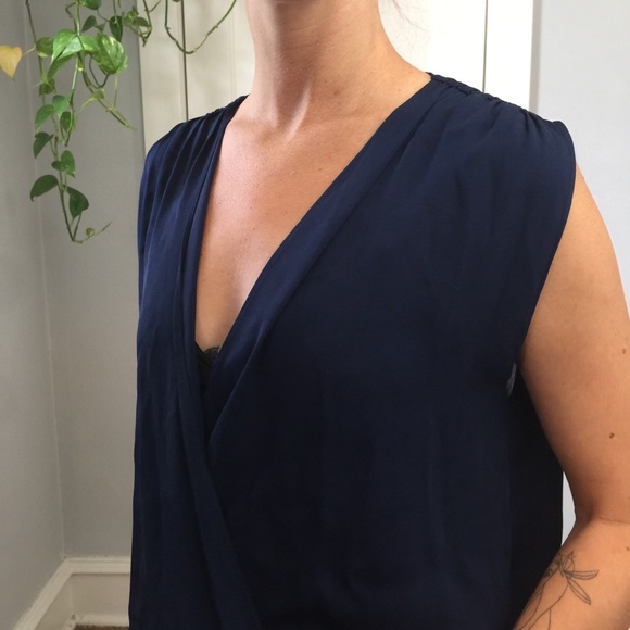 Alice + Olivia Navy Silk Draped Sleeveless Blouse - Picture 6 of 8